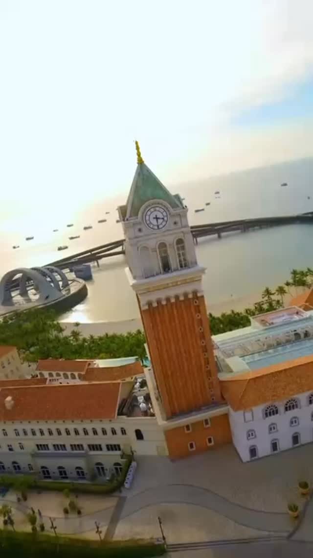 Instagram post from metro__tours. This post is in position 14.